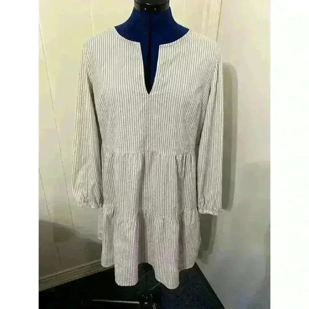 Vinyard Vines Performance Khaki Seersucker long sleeve Tier Dress Size Medium
